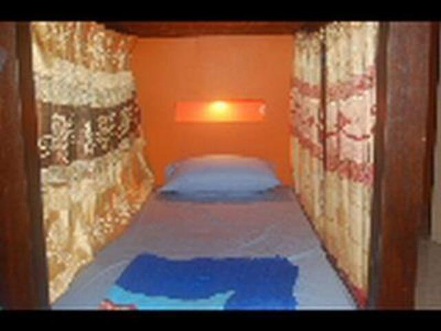 фото Bed 'n' Bar Hostel изображение №2