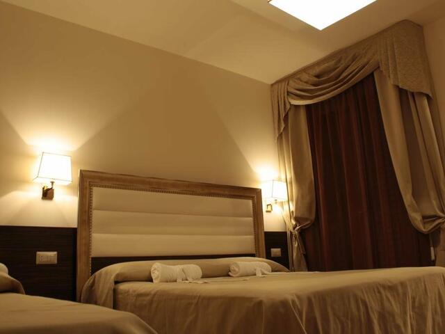 фото отеля Hotel Donatella Pinarella изображение №1