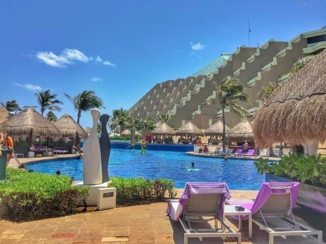 фото отеля Luxury Escape Cancun изображение №1