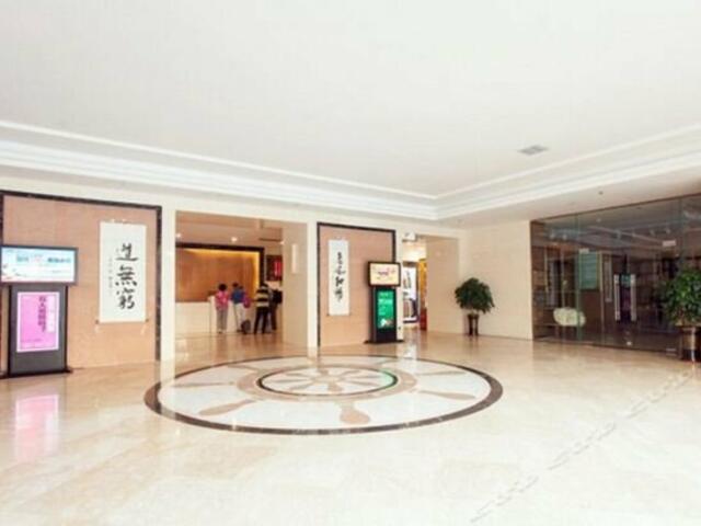 фото Yuhai Hot Spring Hotel изображение №10