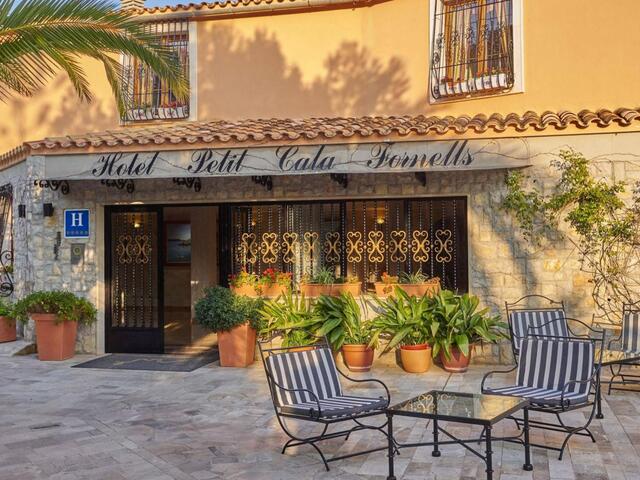 фото отеля Hotel Petit Cala Fornells изображение №1