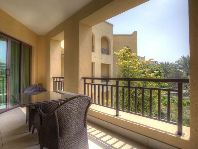 фотографии отеля Shangri-La Hotel Apartments Qaryat Al Beri изображение №27