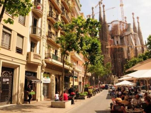 фото Gaudi Sagrada Familia изображение №2