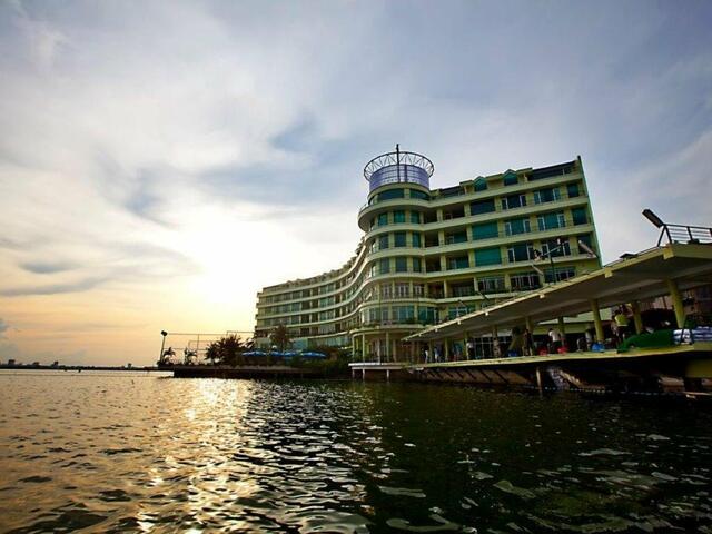 фотографии отеля The Hanoi Club Hotel & Lake Palais Residences изображение №3