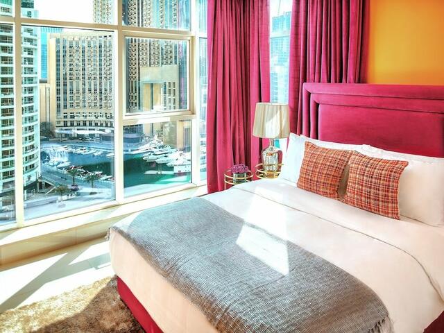 фото отеля Luxury Staycation - Continental Tower изображение №1