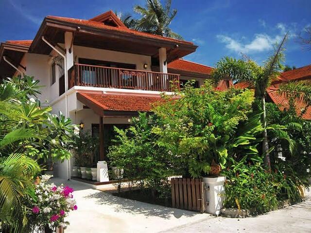 фото отеля Baan Chaba Luxury Private Pool Villa изображение №1