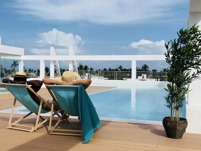 фото отеля Ducassi Suites Rooftop Pool Beach Club & Spa изображение №13