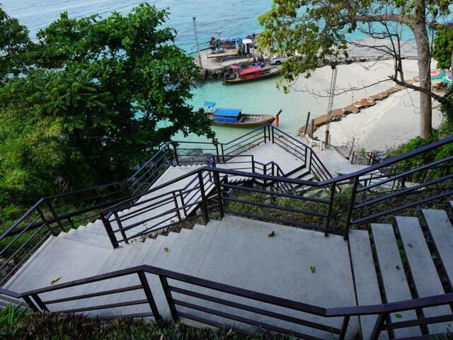 фото HIP Seaview Resort at Phi Phi изображение №42