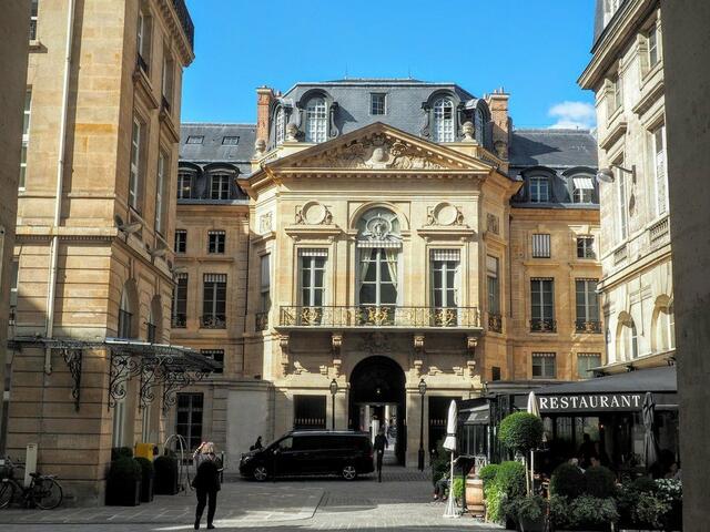 фото отеля Louvre Elegant ChicSuites изображение №5