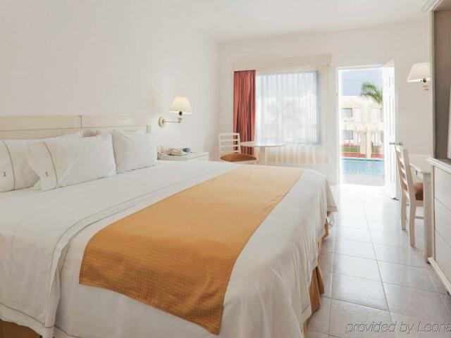 фото отеля Holiday Inn Express Cancun Zona Hotelera изображение №17