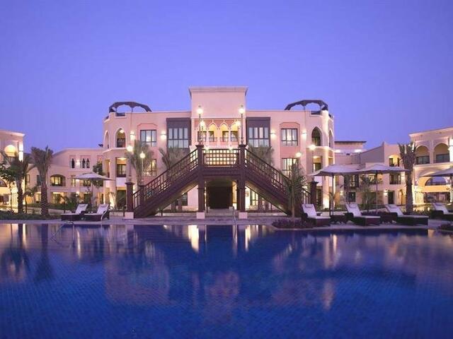 фото отеля Shangri-La Hotel Apartments Qaryat Al Beri изображение №1