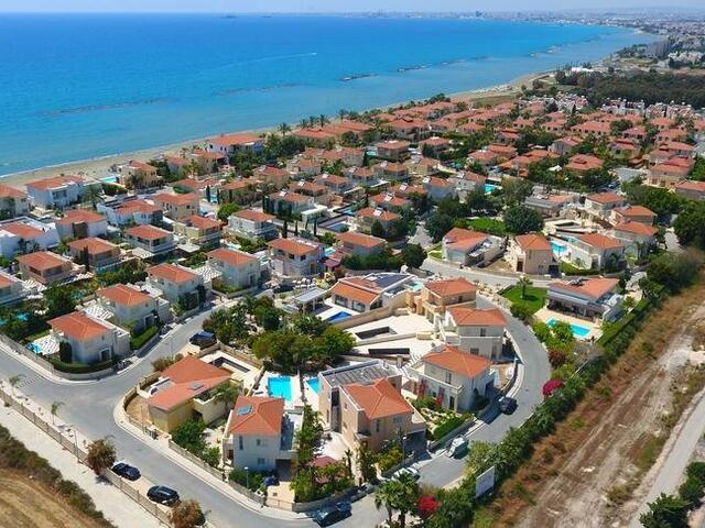 фотографии Larnaca Bay Resort изображение №4