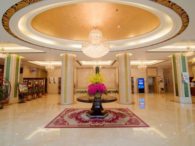 фото отеля Chong Hua Business Hotel изображение №9