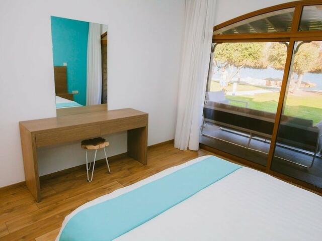 фото отеля Elya Beach Luxury Suites изображение №25