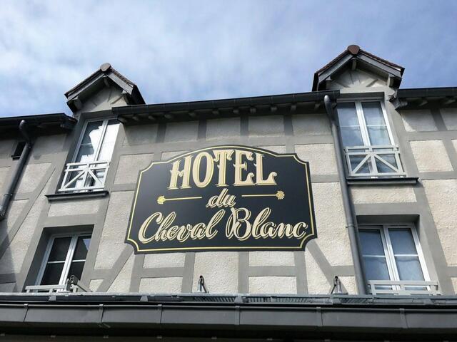 фото отеля Auberge du Cheval Blanc изображение №1