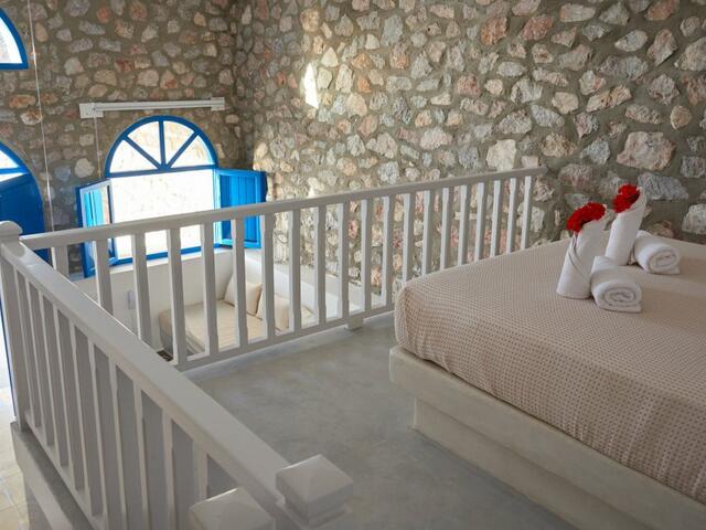 фото отеля Zatrikion Villas Santorini изображение №17