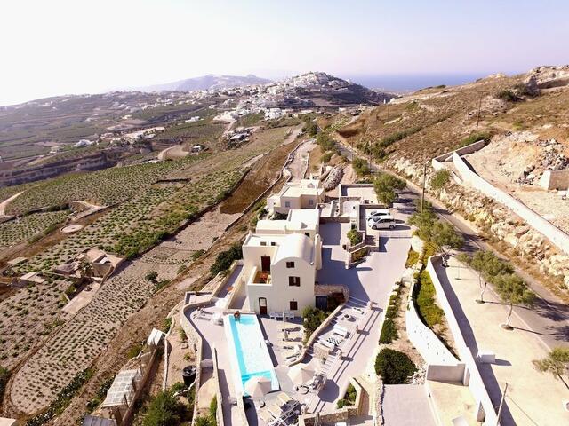 фото Zatrikion Villas Santorini изображение №2