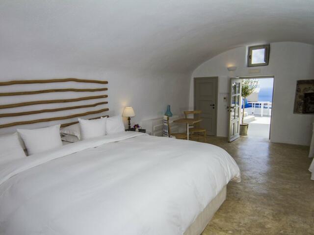 фото Iconic Santorini, a boutique cave hotel изображение №30