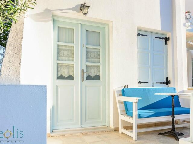 фото отеля Aeolis Santorini изображение №1
