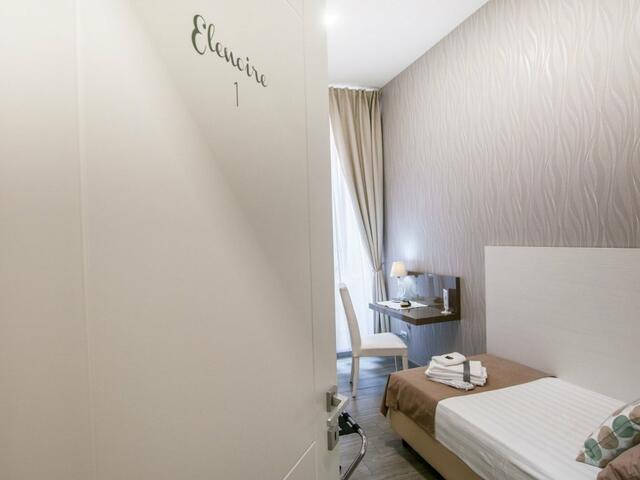 фото отеля Elenoire Rooms & Suite изображение №17
