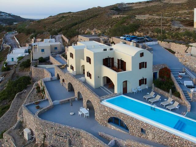 фото отеля Zatrikion Villas Santorini изображение №1