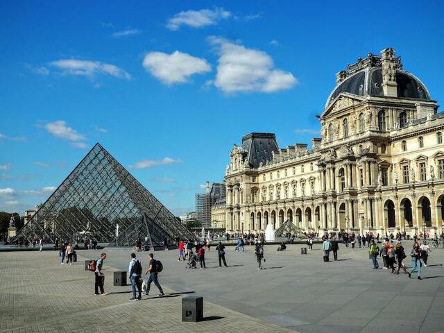 фотографии отеля Louvre Elegant ChicSuites изображение №3