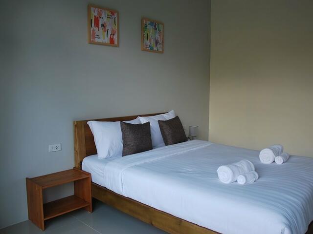 фото отеля Snooze Inn Phuket изображение №21