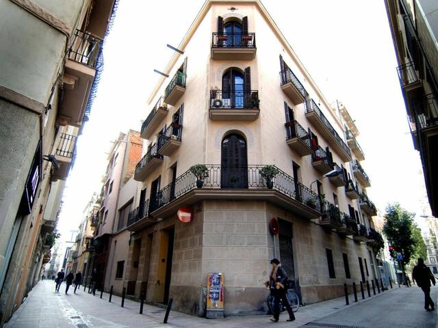 фото Apartments Gaudi Barcelona изображение №10