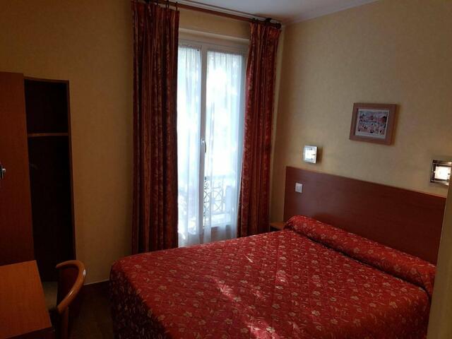 фото отеля Hotel de la Place des Alpes изображение №21