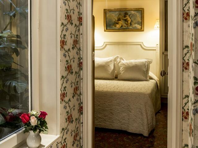 фото отеля Hotel Caron de Beaumarchais изображение №25