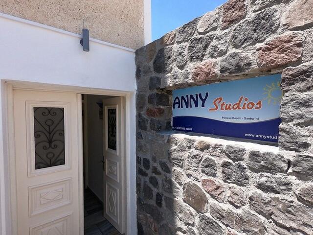 фото отеля Anny Studios Perissa Beach изображение №1