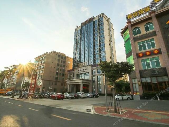 фото Coconut Rhyme Golden Dragon Hotel (Qionghai Yinhai Road Flagship) изображение №2