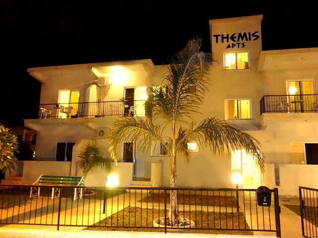 фото отеля Themis Apartments изображение №1