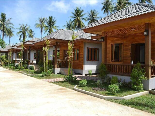 фото отеля Khum Laanta Resort изображение №1