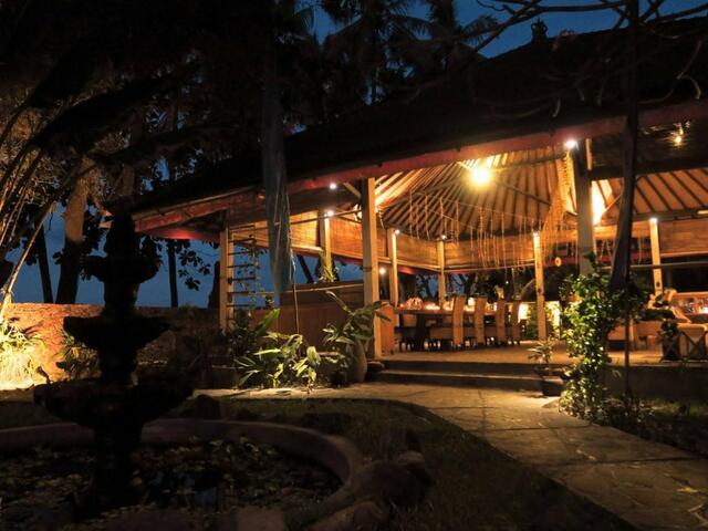 фото отеля Cili Emas Oceanside Resort изображение №1
