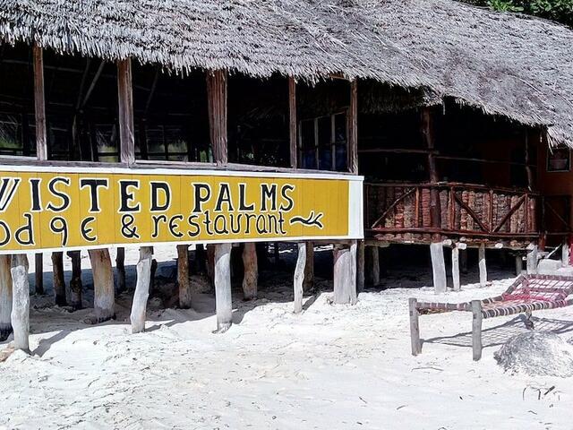фото отеля Twisted Palms Lodge & Restaurant изображение №1