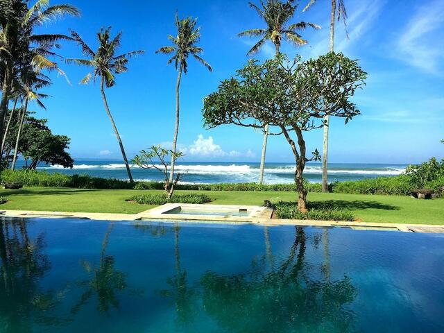 фото отеля Ombak Luwung Beachfront Estate изображение №9
