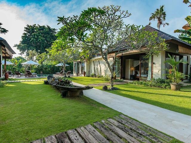 фотографии отеля Villa Nelayan by NHM изображение №7