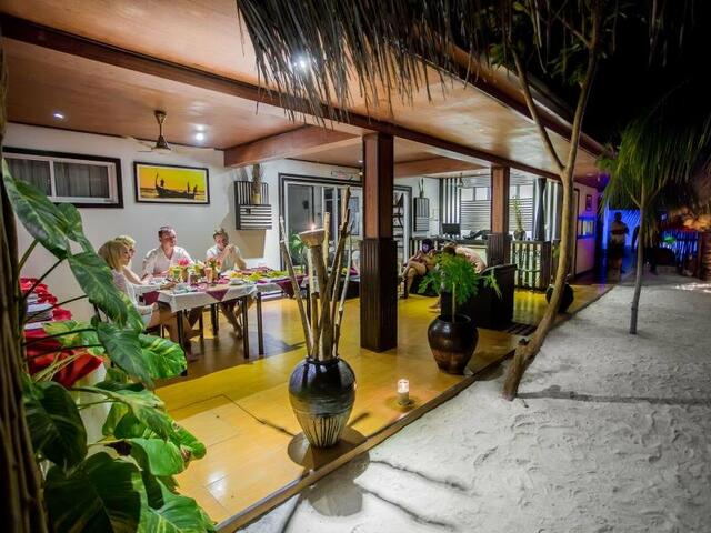 фото отеля Equator Beach Inn at Maafushi изображение №1