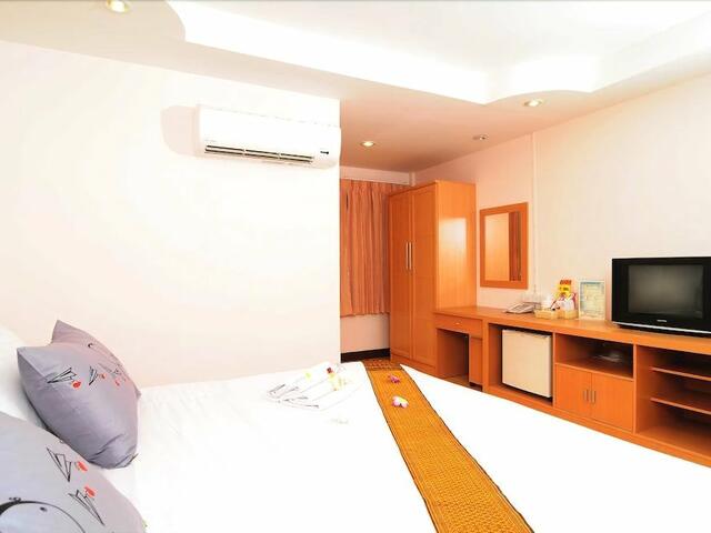 фото Bed by Tha-Pra Hotel and Apartment изображение №22