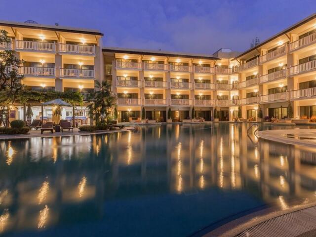 фото отеля Thara Patong Beach Resort & Spa изображение №1