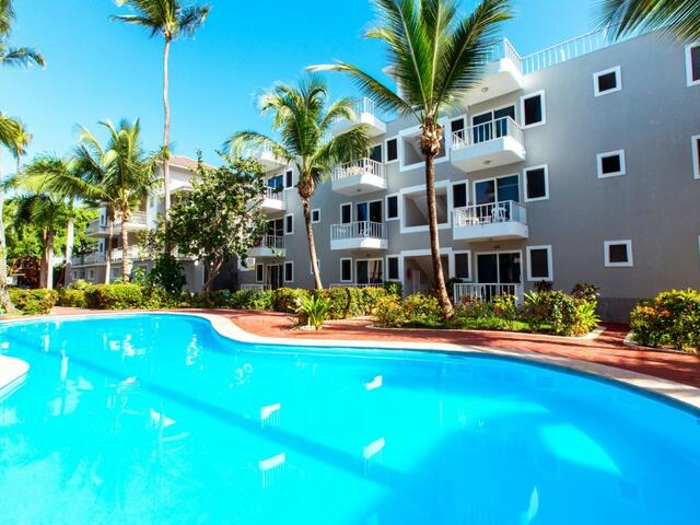 фото отеля Tropicana Suites Deluxe Beach Club & Pool изображение №1
