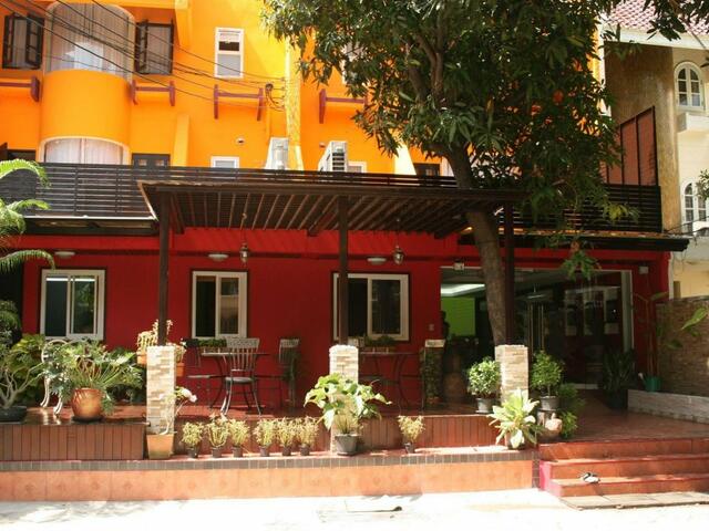 фото отеля Oasis Inn Bangkok изображение №1