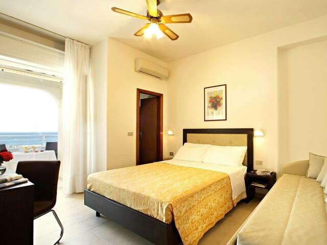 фото Mediterraneo Hotel & Suites изображение №18