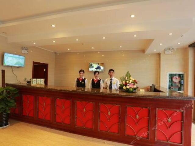 фото GreenTree Inn Hainan Sanya Chunyuan Seafood Square Express Hotel изображение №10