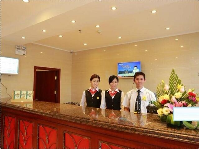 фотографии GreenTree Inn Sanya Chunyuan Seafood Square Express Hotel изображение №16