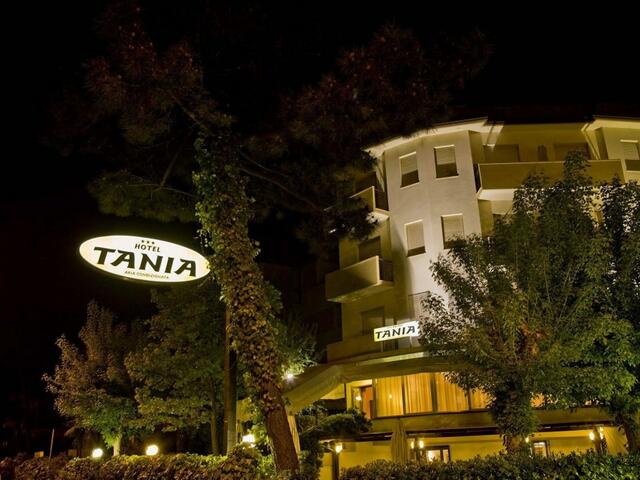 фото отеля Hotel Tania изображение №1