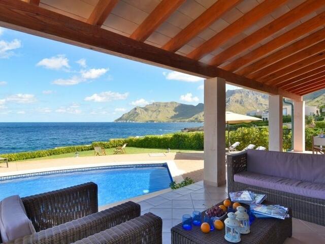 фото отеля Luxurious Sea Front Villa in Mallorca изображение №1