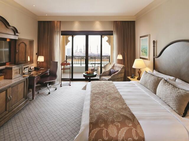 фотографии отеля Shangri-La Hotel Apartments Qaryat Al Beri изображение №31