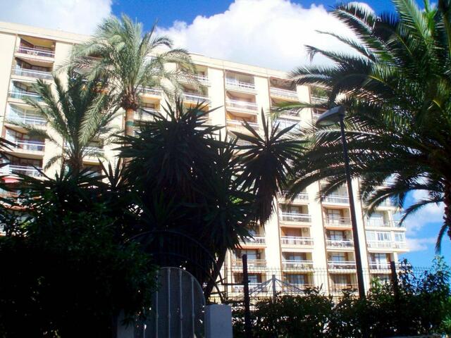 фото отеля Apartamentos Torre de la Roca изображение №1